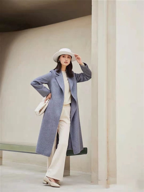 黑色大衣牛仔裤穿搭高级感经典款,修身牛仔裤配大衣的最佳搭配