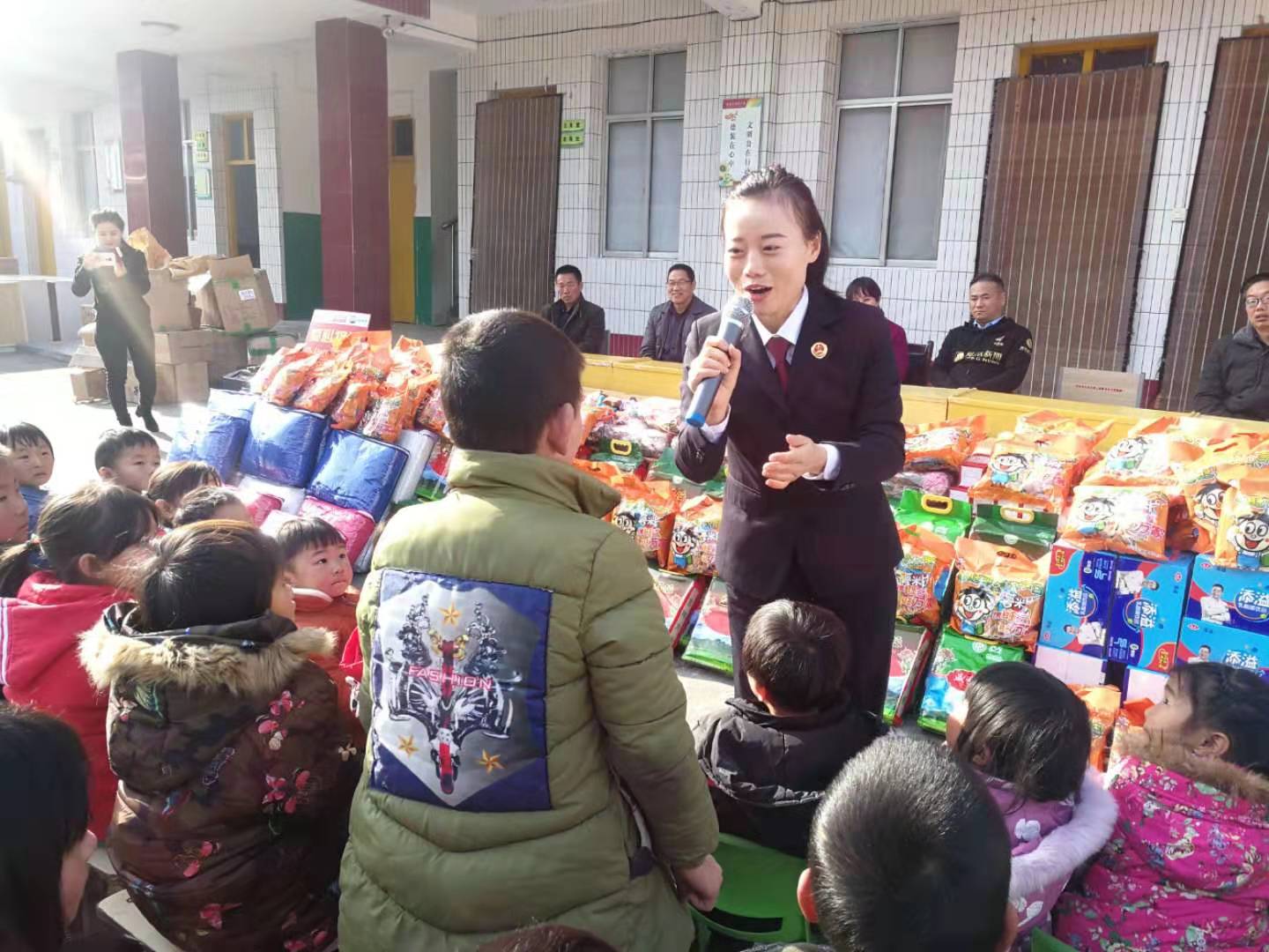 女童守护者百城行动首站走进南阳西峡山涧沟小学