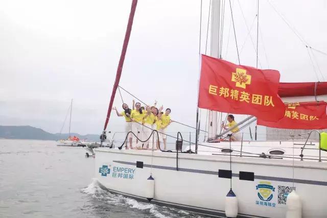 巨邦快乐集结号丨看见了,其中一艘游艇上,是我们的船长大舅哥