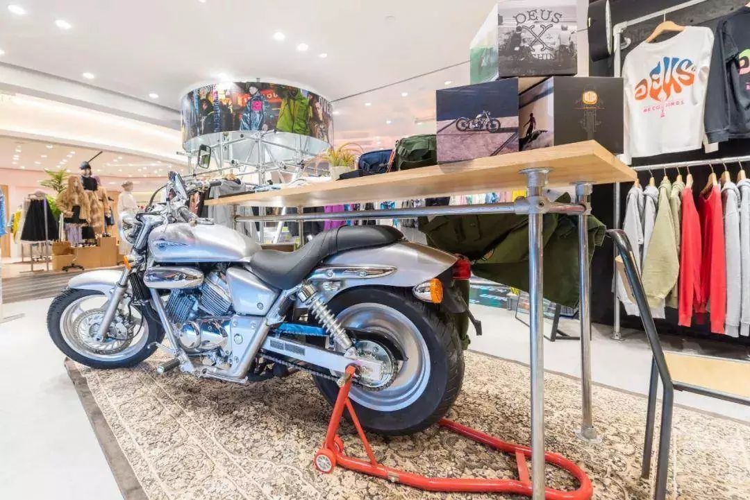 杨颖跟范丞丞同框的照片,杨颖和范丞丞摆pose