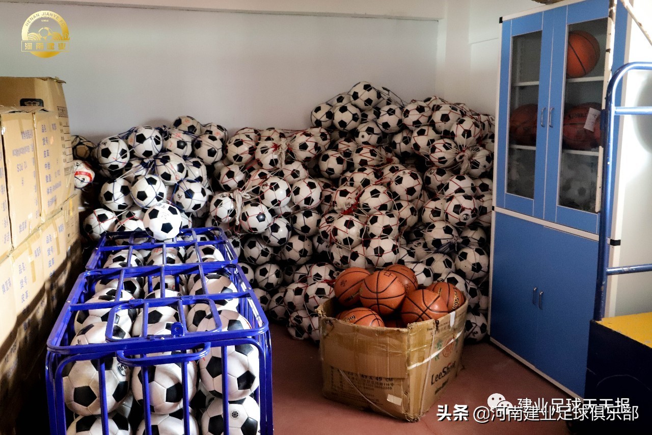 建业足球青训又增加一合作网点学校——许昌市第一中学签约授牌