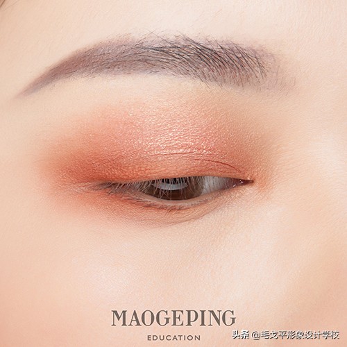 圆眼睛怎么画眼妆显眼睛长一些,怎么画眼妆眼睛看起来又大又有神