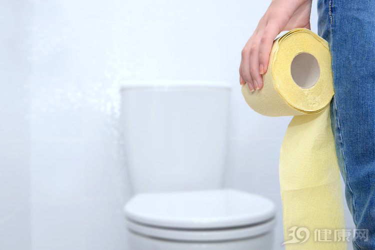 女性身体出现3个“怪象”，得多留心，或许是尿路感染了