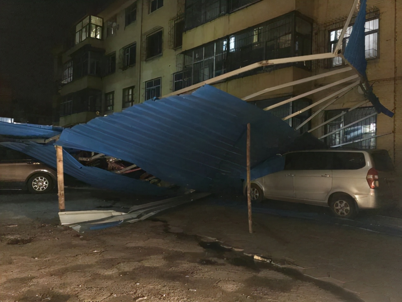 有的地方为什么要拆彩钢瓦房子,2600平米的彩钢棚拆除需要多少钱