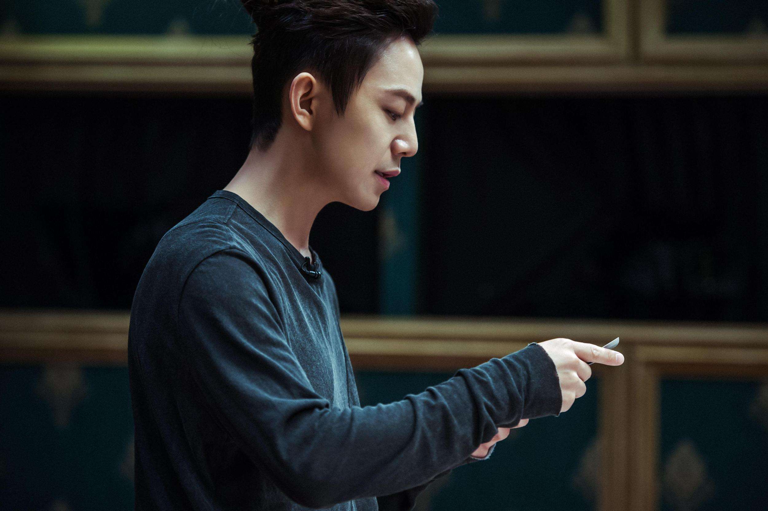 何炅过生日半个娱乐圈都送上祝福,何炅生日半个娱乐圈祝福