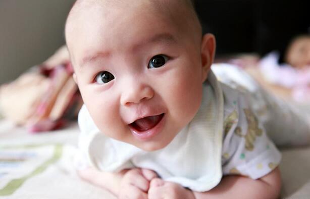 宝宝8个月还没长牙,不要只想着补钙,这四种情况也影响长牙早晚