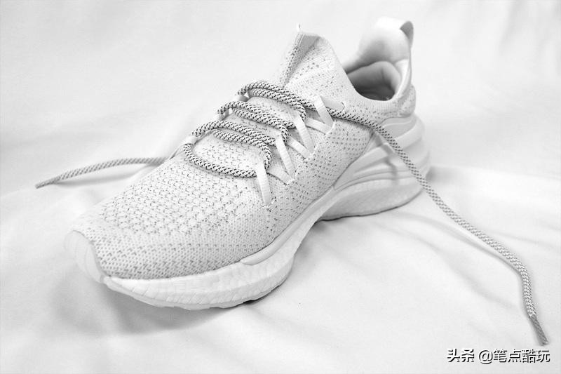 小米爆款运动鞋,小米运动鞋1-4代哪个好