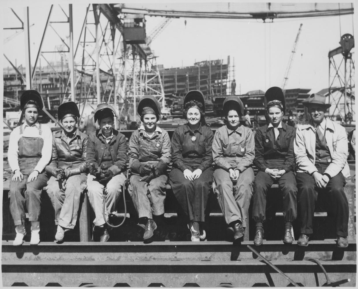 硬汉老爸爱上高跟鞋配短裙？网友惊艳：长腿翘臀画风太妖娆