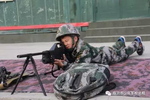 少儿军事夏令营暑假班,军事夏令营助力孩子们实现蜕变
