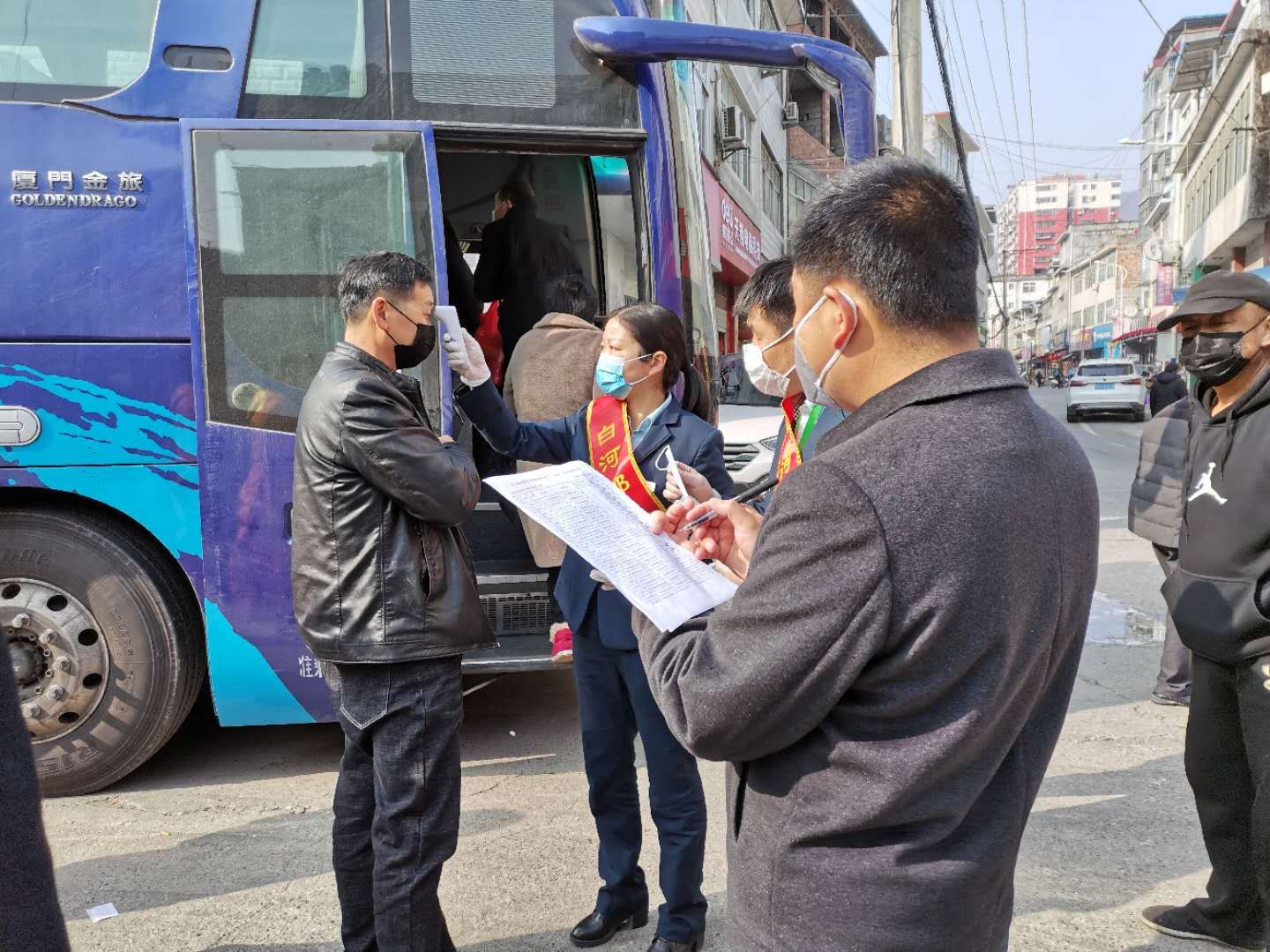 战疫雷锋视频,活雷锋在疫情中的图片