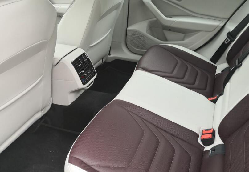 想买辆车代步家用,想买一台家用代步的轿车有哪些