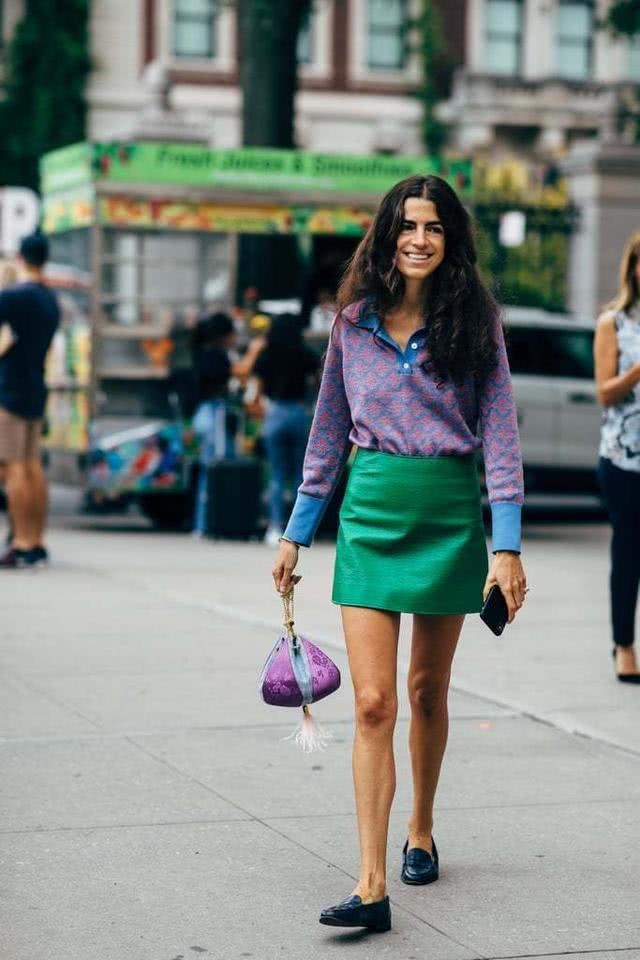 穿条背带就敢出门，侧身时让人倒吸一口气