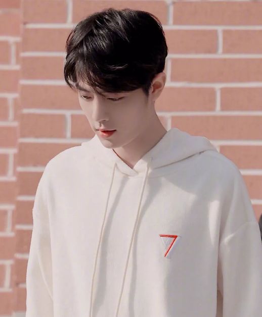 大牌卫衣不贵才几十,大牌平价好看卫衣