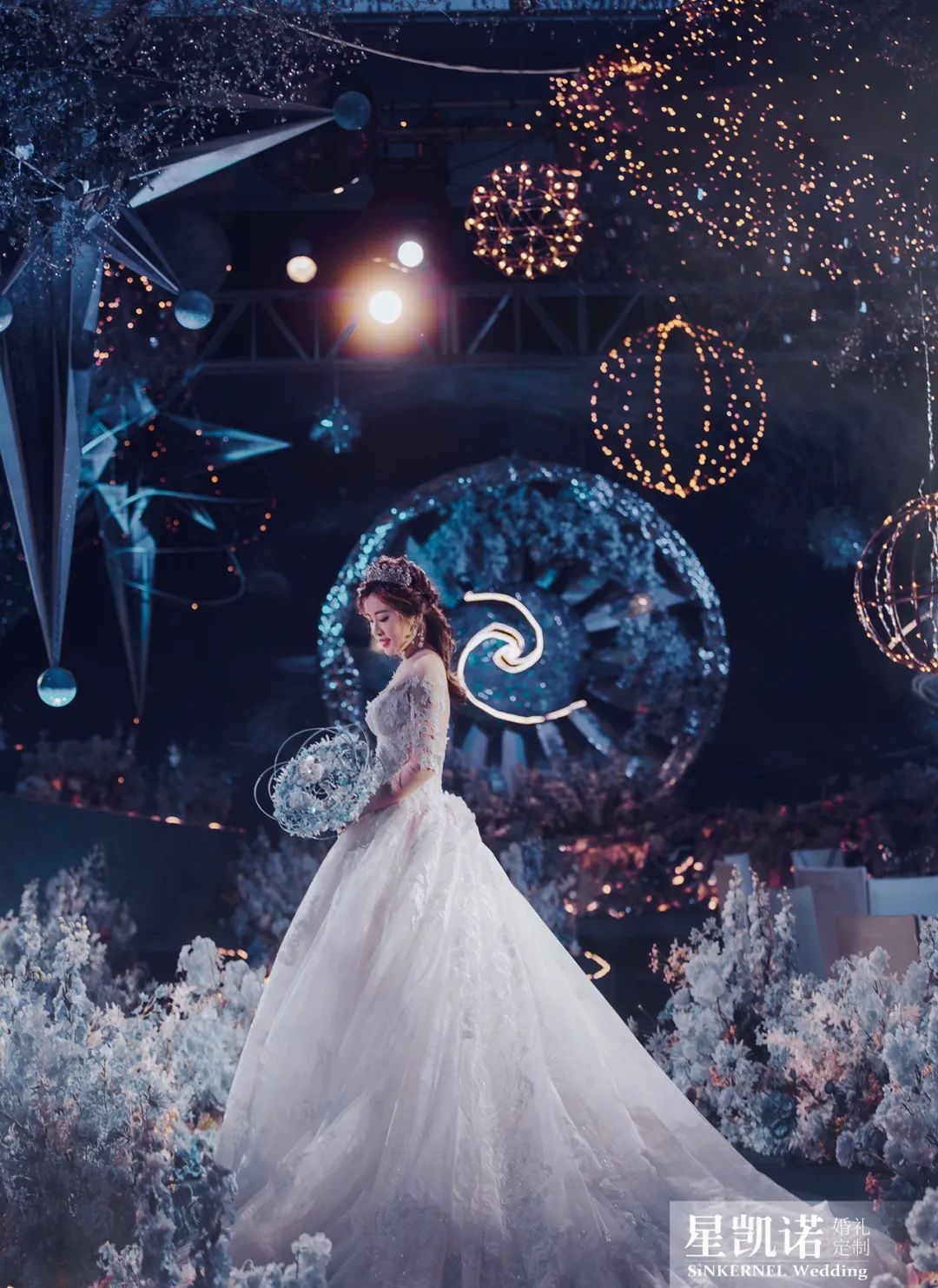 一整个触手可及的宇宙星河,把仰望的星空搬进婚礼,繁星璀璨