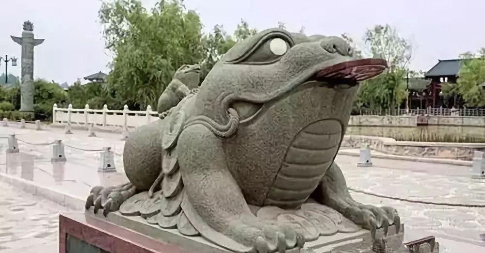 三足金蟾的由来和寓意,三足金蟾石雕