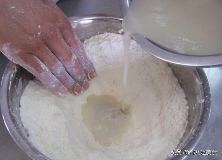 蒸馒头出现塌皮怎么解决,老面馒头怎么蒸不回缩不塌陷