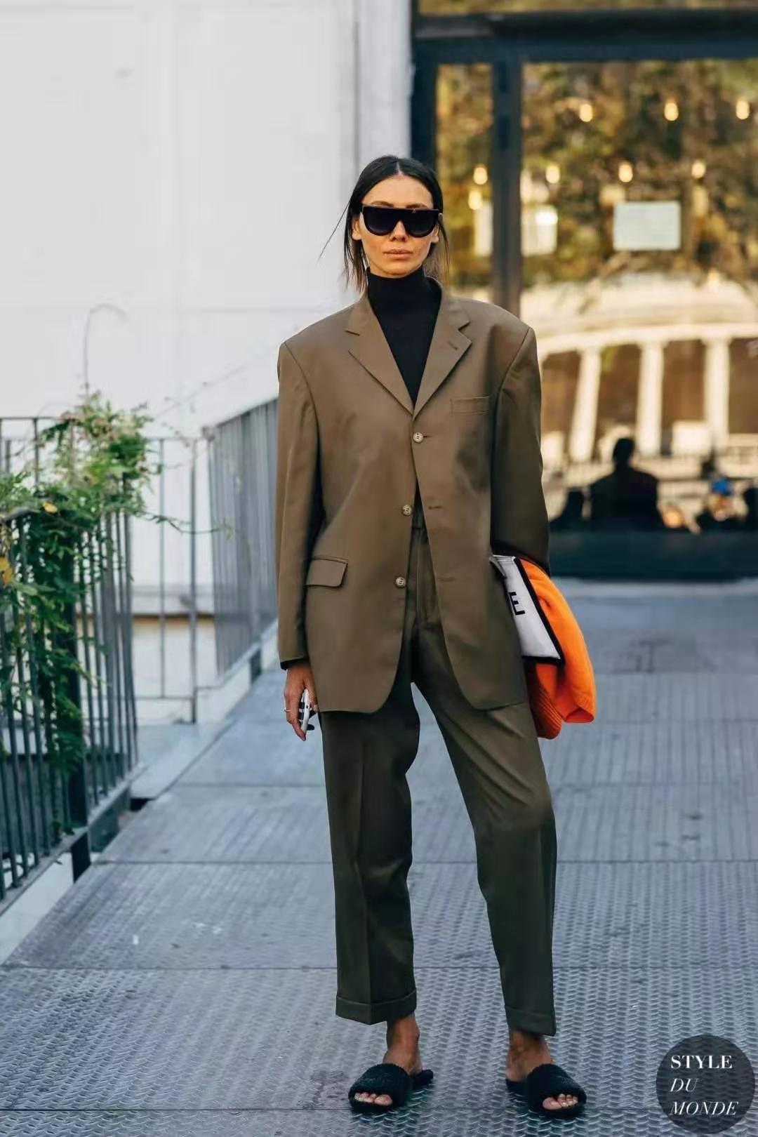 小脚裤还流行吗,小脚裤潮流有洞的