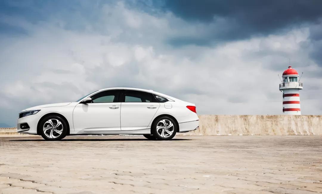 开起来像燃油车,开起来像电车的油车