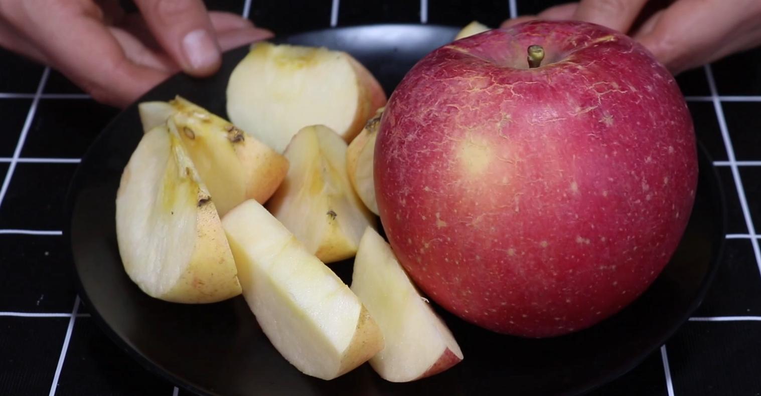 吃多久苹果对身体才有帮助,爱吃苹果的注意了这2个时间别吃