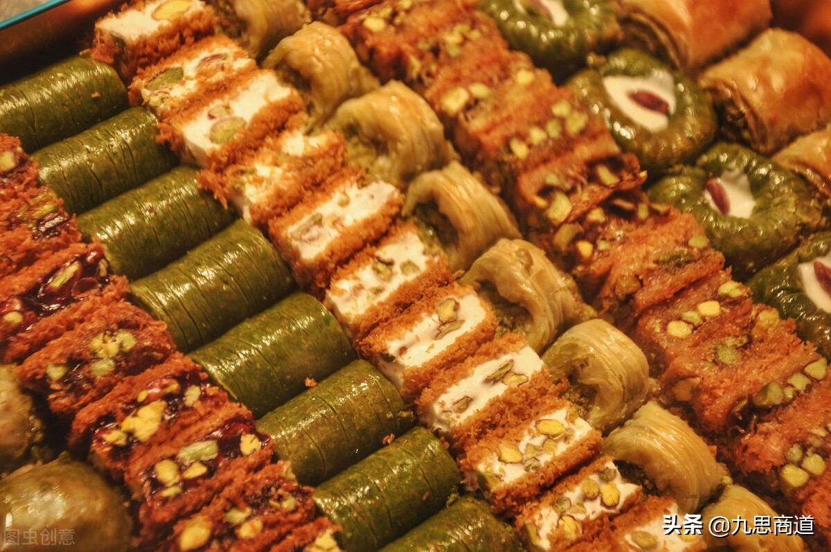 60岁大爷开甜品店,推出免费试吃活动,11天内吸引1300名顾客