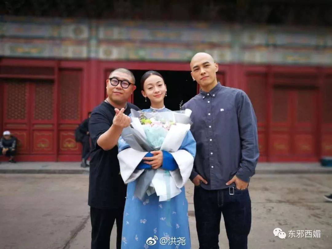 别人是找女友，他是找妈！