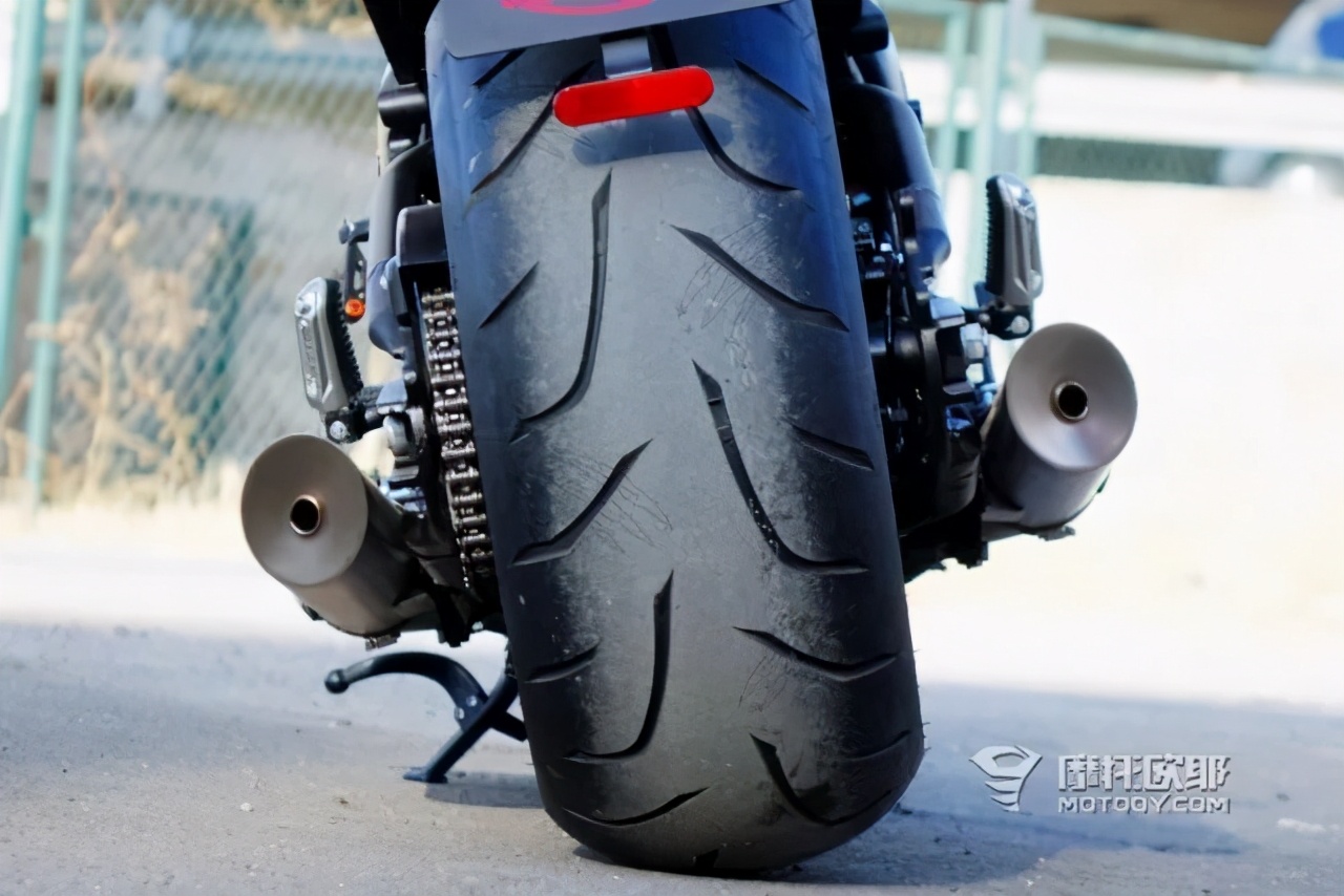 铁汉不柔情,38800元起650cc雷克RX7巡航车运动版