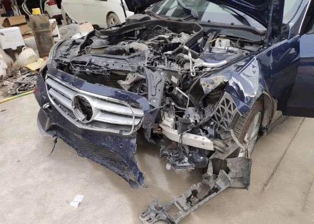 女子为参加聚会租奔驰,租奔驰参加同学聚会的悲惨事件