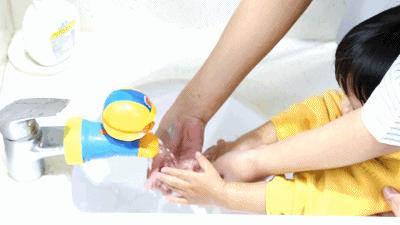 宝宝皮肤干燥起皮脱屑如何呵护,冬天宝宝干燥起皮怎么办