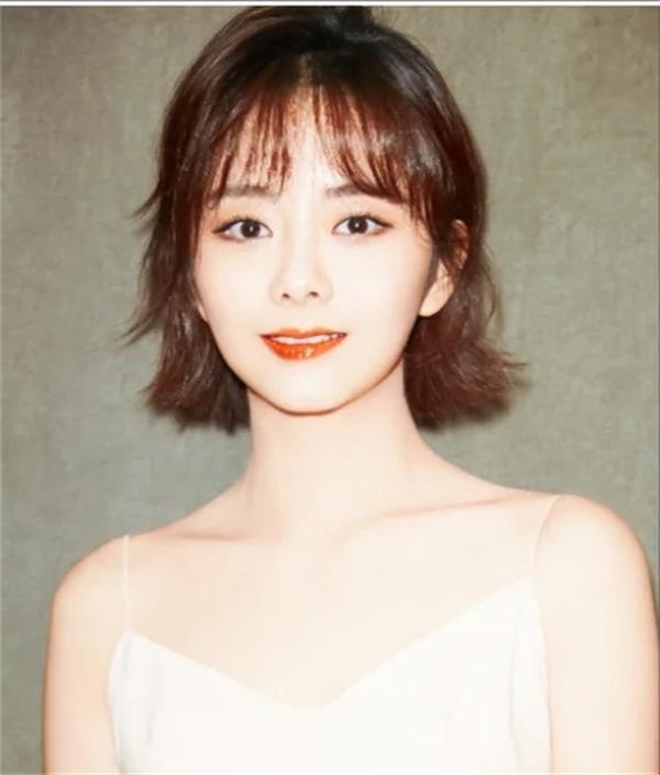 偏娃娃脸的女生长啥样,有什么特征的女生长大特别漂亮