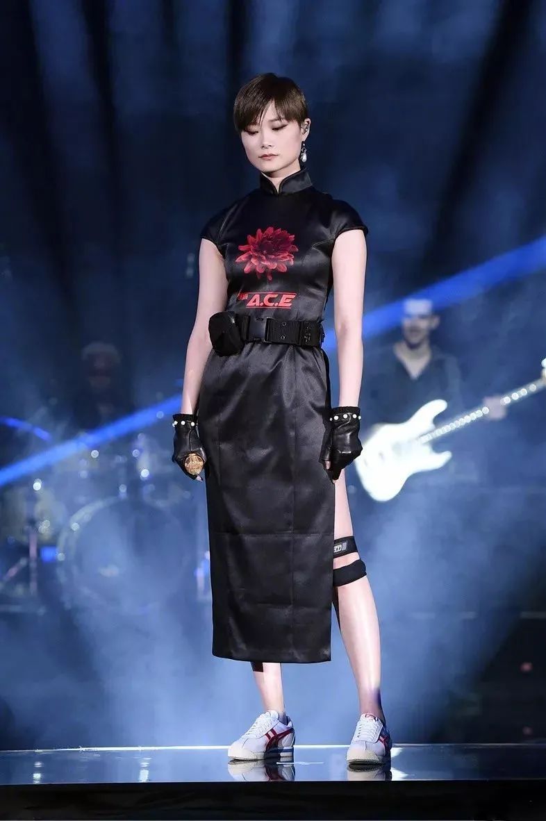 穿jk的女生不容易,穿jk的女孩是不是很难追