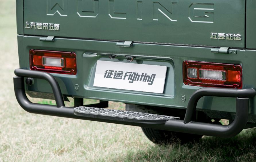 终于亮相，自带龙门架，能装车顶帐篷，带你看五菱*途征**“野营版”