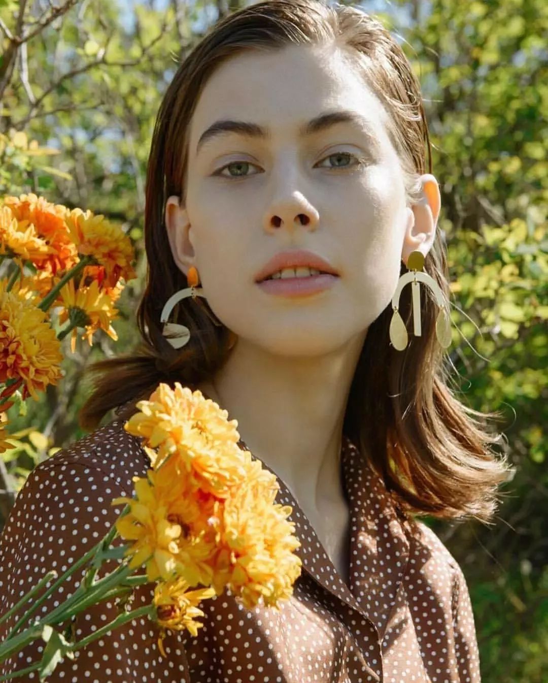 不差钱的女人的特点,为什么那么多人都喜欢佩戴耳环