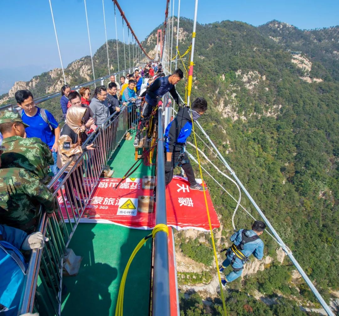在天蒙山挑战千米高空极限荡绳,天蒙山挑战