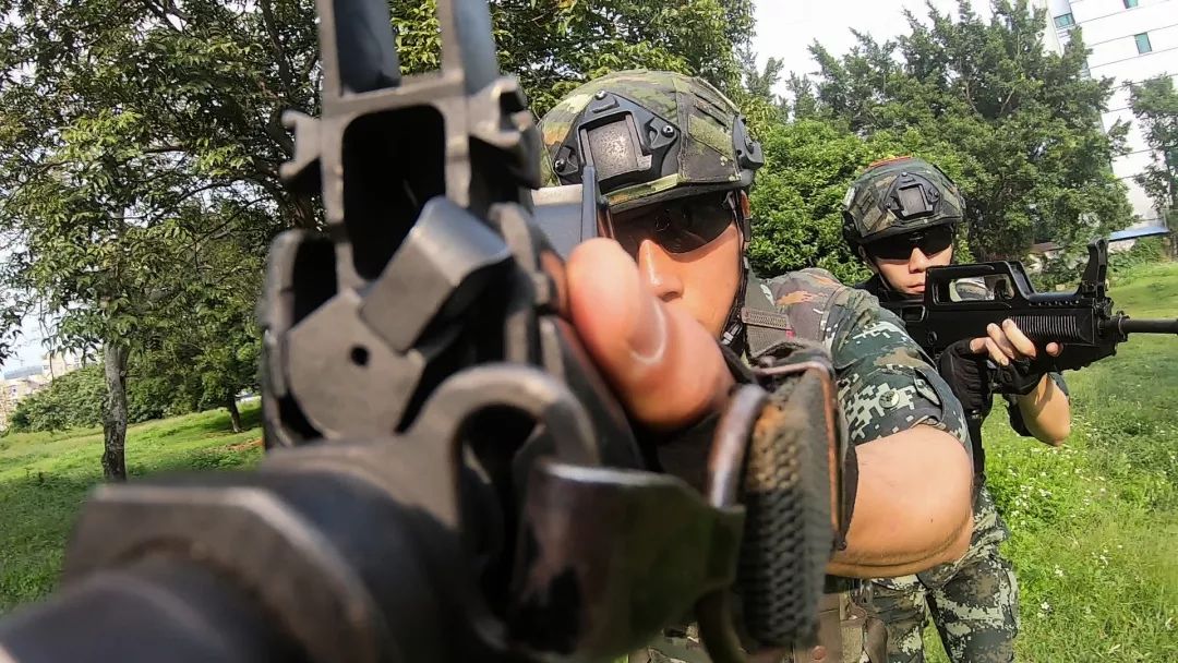 蜕变的过程很累很疼下一句,蜕变中的艰辛