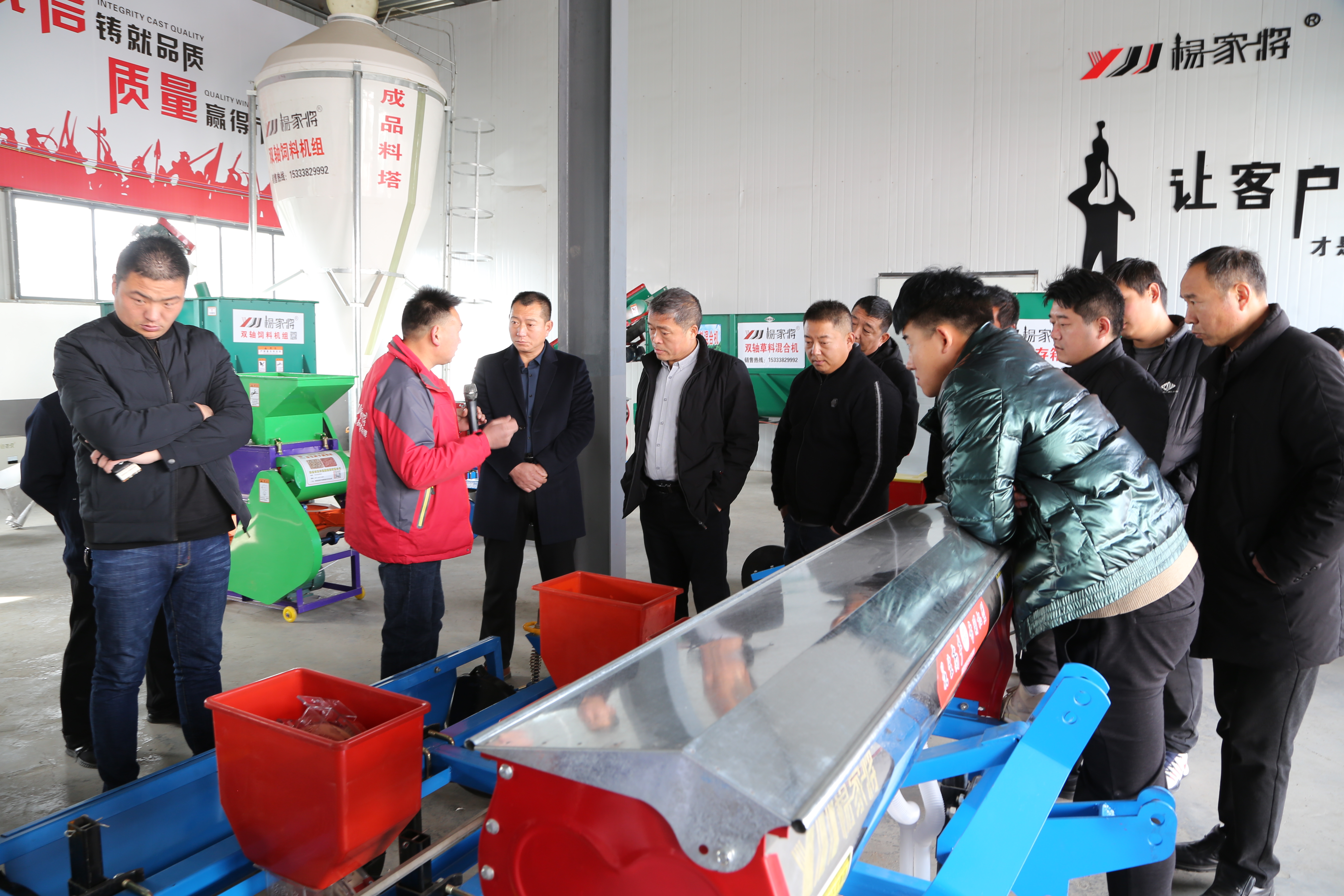 农机客商纷沓来竞相加盟“杨家将”