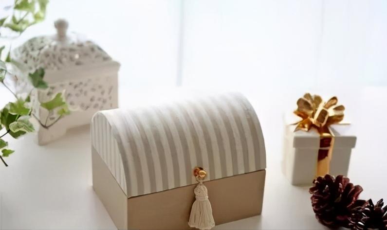 废旧纸板制作收纳盒教程,纸板自制墙壁收纳盒