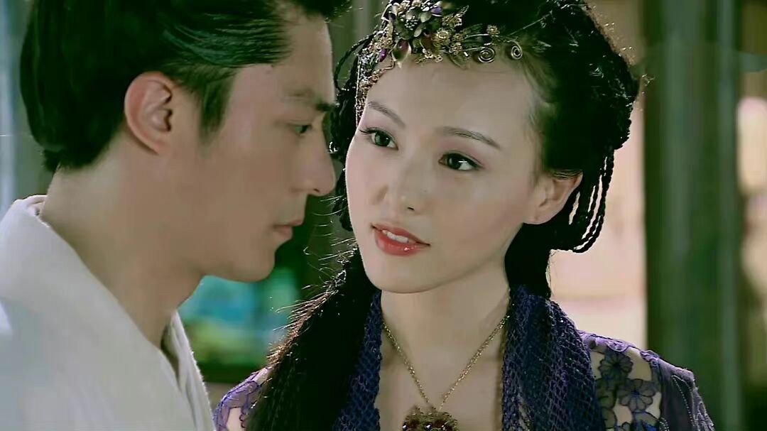 唐嫣迪丽热巴造型惊艳,杨幂迪丽热巴最新造型