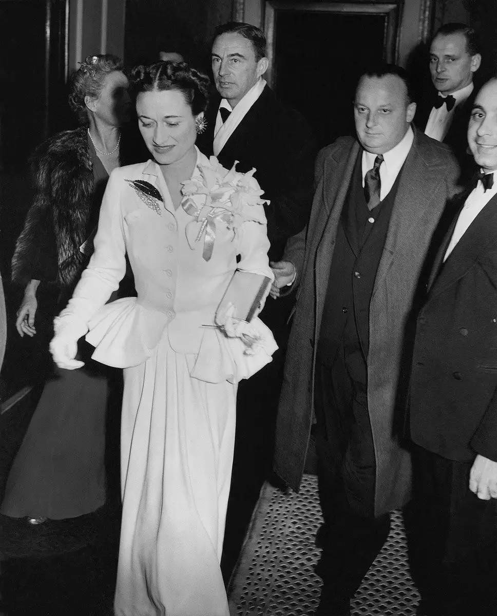 英国历史上最禁断的爱恋：国王退位，只为与她成婚