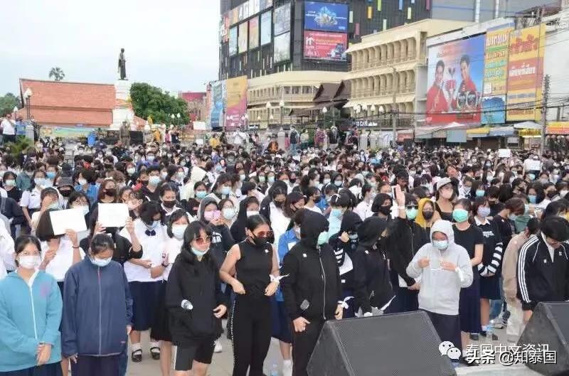 泰国*威示**者为了“毁灭独裁”，竟开始用上巫术了……