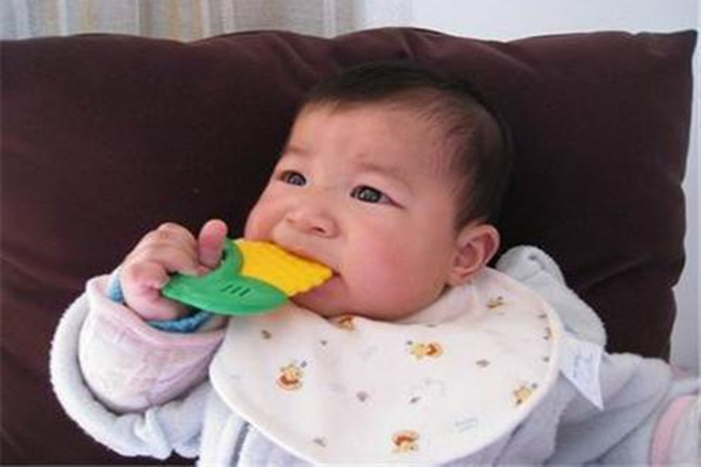 宝宝8个月还没长牙,不要只想着补钙,这四种情况也影响长牙早晚