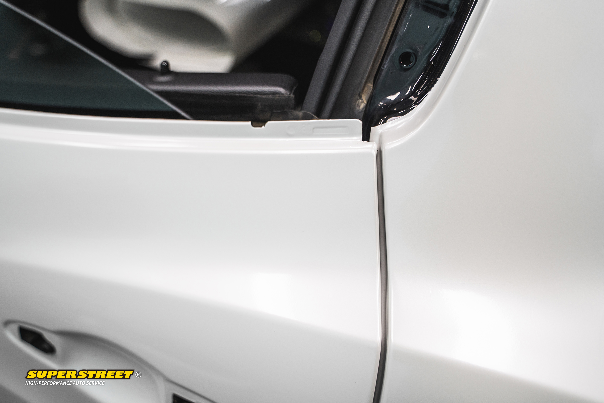 玛莎拉蒂吉博力汽车贴膜改色,superstreet改装