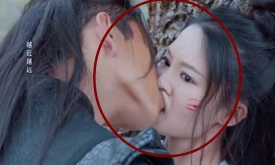 表演入戏还是别有用心，围观也有节操，吃瓜群众要分清专业与猥琐