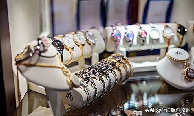 在迪拜奢华的购物中旅游和玩抖音,在迪拜购物是什么体验