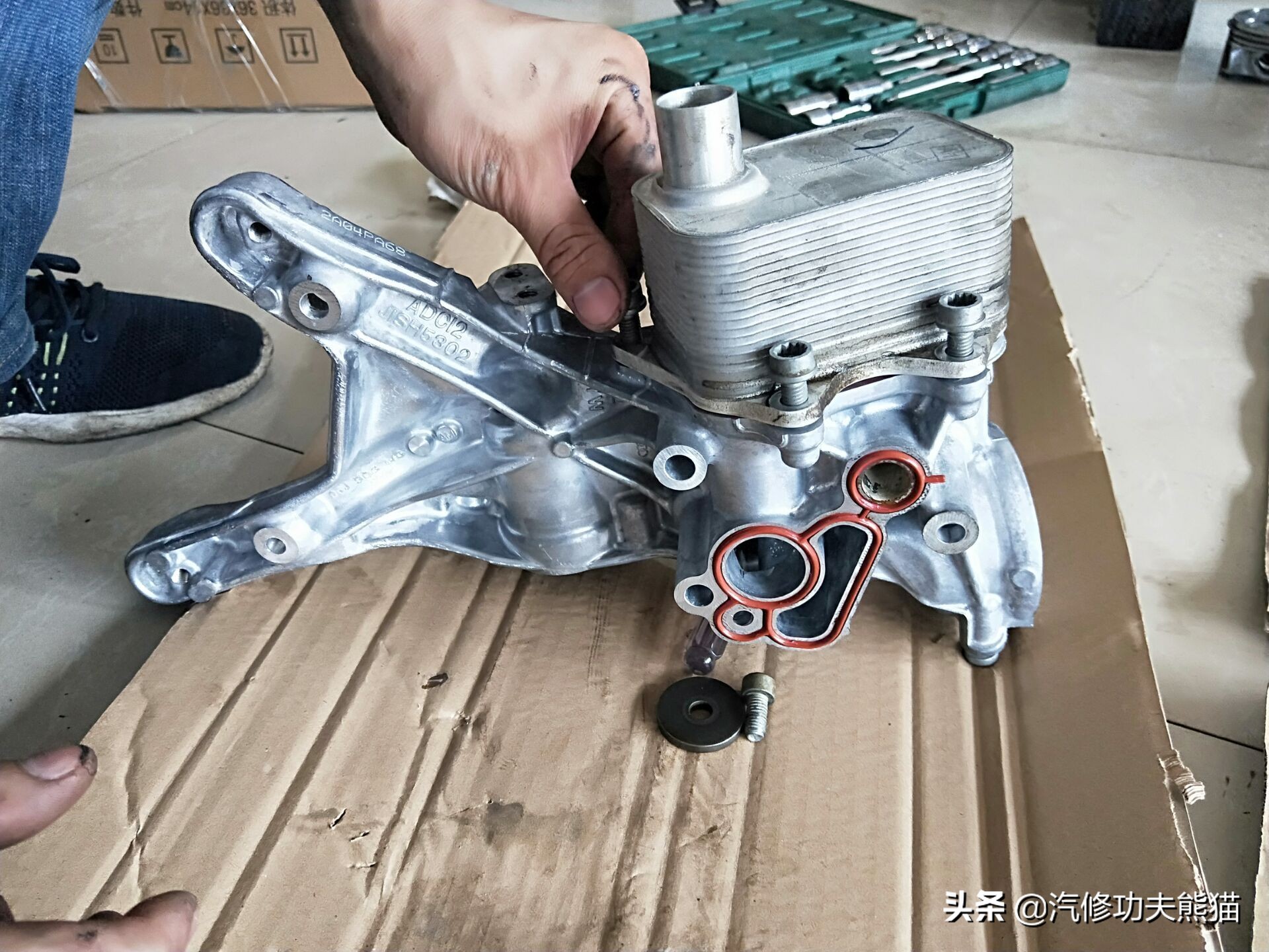 07年奥迪a6轻微烧机油怎么解决,奥迪2007款a6烧机油的原因