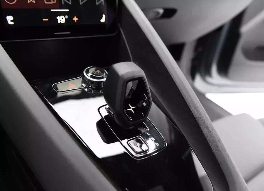 极星polestar2和model3,沃尔沃极星polestar2