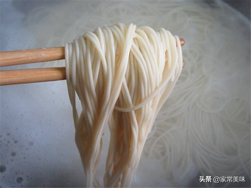 煮面条除了加鸡蛋还可以加什么,煮面条放两个蛋