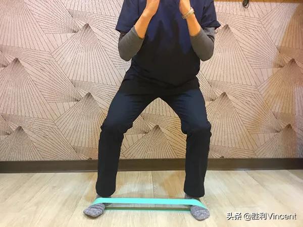 爬山下山后膝关节疼痛怎样缓解,登山跑步膝盖疼怎么办