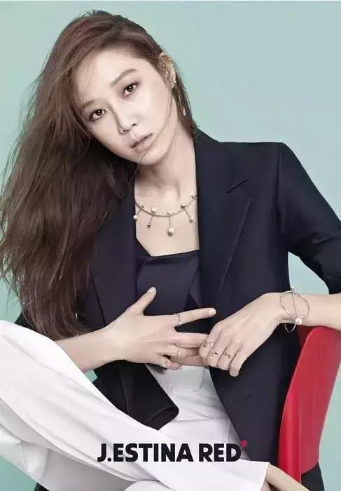 王诗龄炫富,李湘给王诗龄穿名牌包包