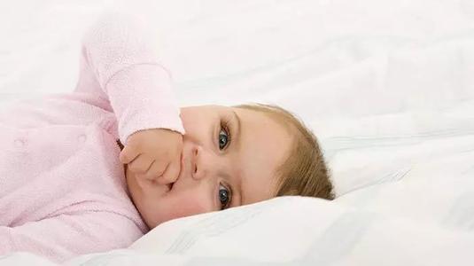 2岁男宝宝爱扔东西爱打人,2岁宝宝爱发脾气爱扔东西怎么办