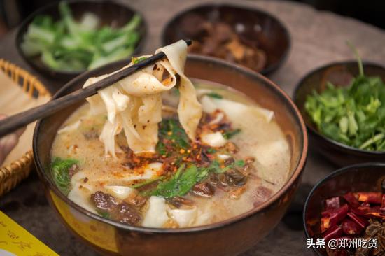 像经营星巴克一样卖烩面:70个座位日入1.5万,开一家火一家